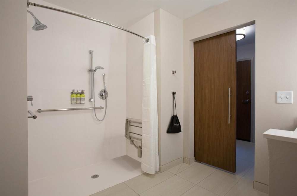 Holiday Inn Express & Suites - Fayetteville South