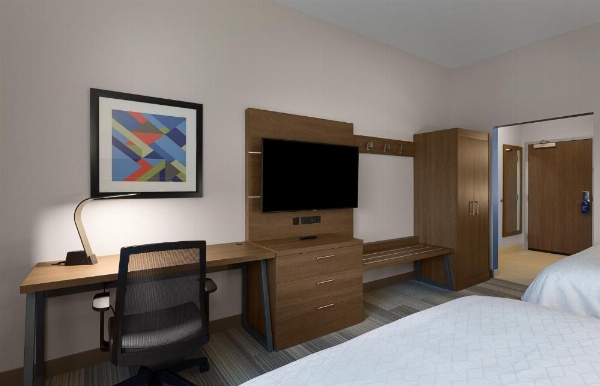 Holiday Inn Express & Suites - Fayetteville South image 19
