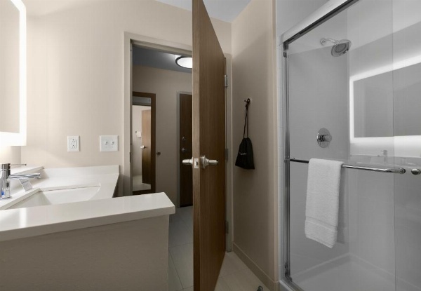 Holiday Inn Express & Suites - Fayetteville South image 21