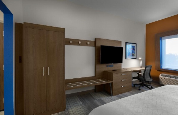 Holiday Inn Express & Suites - Fayetteville South image 22